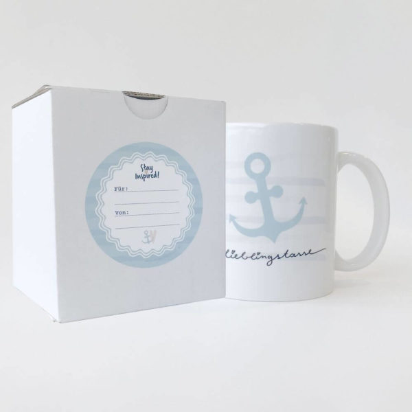 Keramiktasse mit Streifen, blauem Ankerdesign und Lieblingstasse, verpackt in passender Schachtel und blauem Geschenkaufkleber