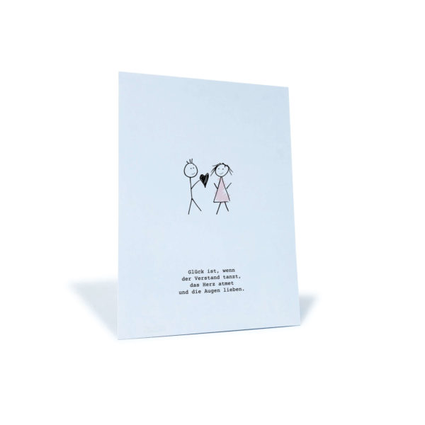 weiße Postkarte mit Pärchen und Spruch "Glück ist, wenn der Verstand tanzt, das Herz atmet und die Augen lieben."