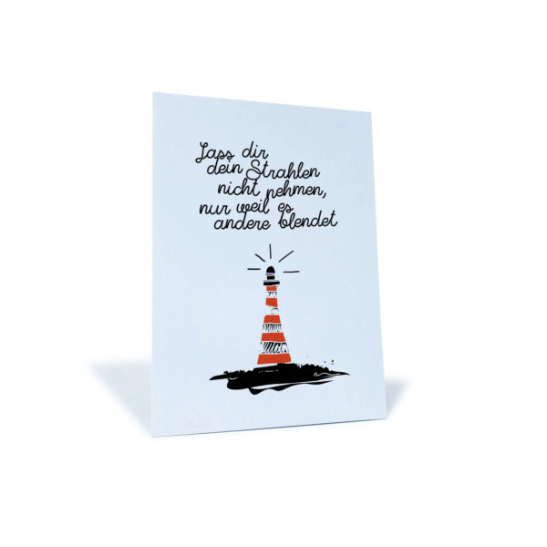 Postkarte mit rotem Leuchtturm und dem Spruch "Lass dir dein Strahlen nicht nehmen, nur weil es andere blendet."