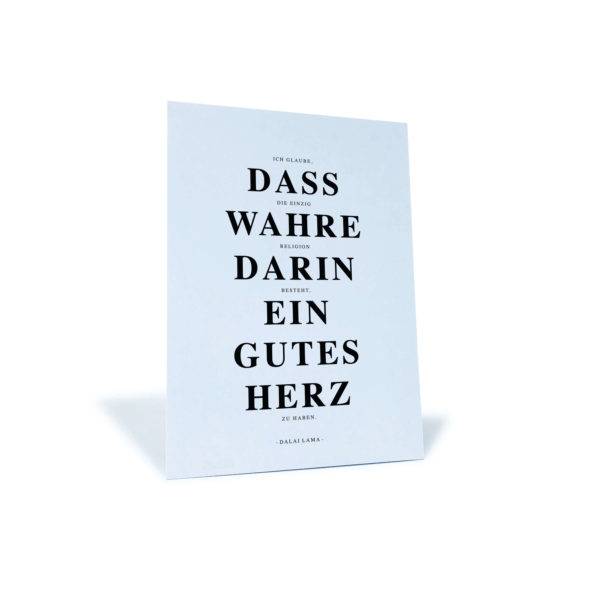 Postkarte mit einem Zitat vom Dalai Lama: "Ich glaube, dass die einzig wahre Religion darin besteht, ein gutes Herz zu haben."