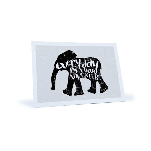 Postkarte mit Elefantenmotiv und dem Spruch "everyday is a new adventure"