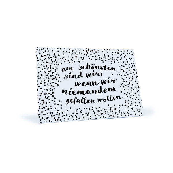schwarz-weiß gepunktete Postkarte "am schönsten sind wir, wenn wir niemandem gefallen wollen"